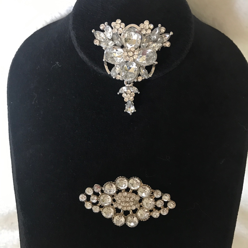 2pc Rhinestone Brooch 14$